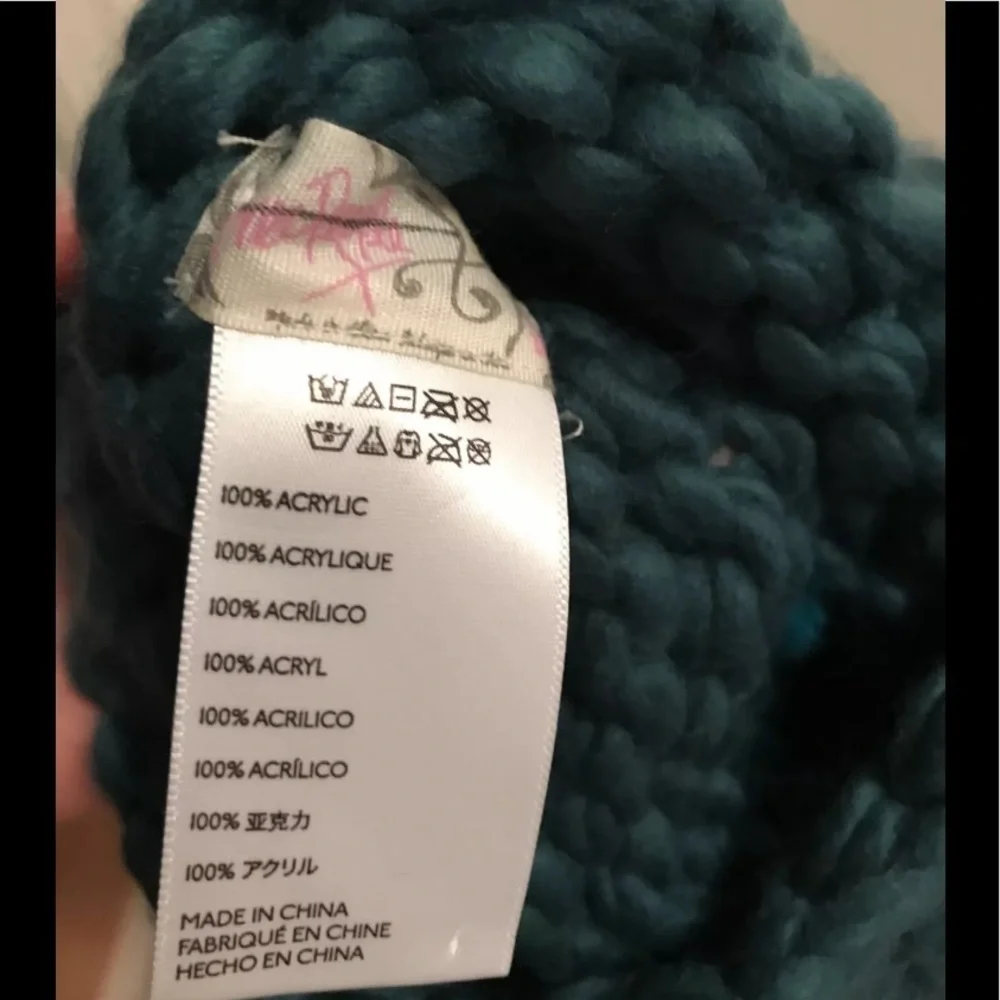 NWOT Free People Cozy Up Color Block Pom Beanie Blue